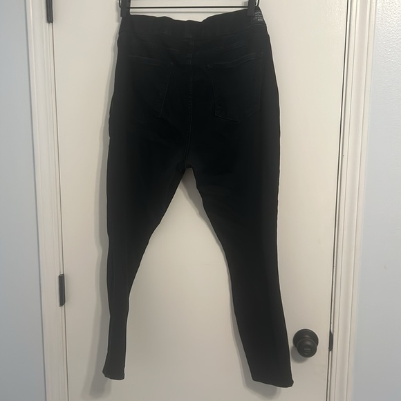 Black pull on slimming Signature by Levi. - Picture 5 of 6